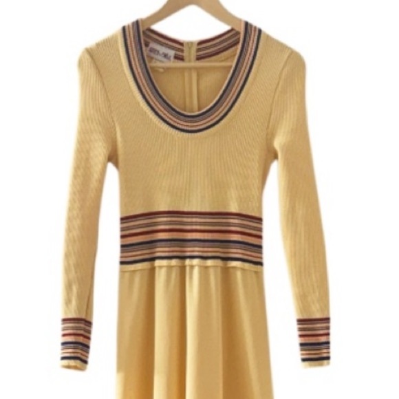 VINTAGE Adrien’n Emilie Yellow Maxi Dress 60’s-70’s Size Small/Medium - Picture 2 of 7